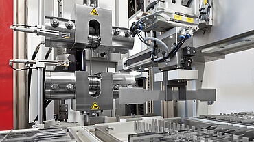 Automatizovaný zkušební systém pro automatizované tahové zkoušky kovových materiálů podle ISO 6892-1 nebo ASTM E8